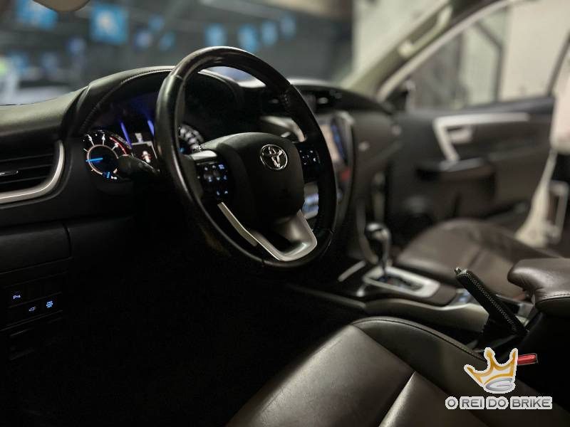 
Toyota SW4 SRX 2017 full									