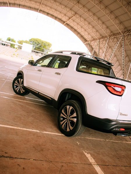 
Fiat TORO VOLCANO 2022 full									