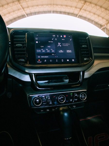 
Fiat TORO VOLCANO 2022 full									