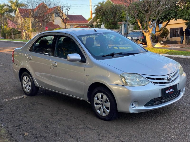 
Toyota Etios 2013 full									