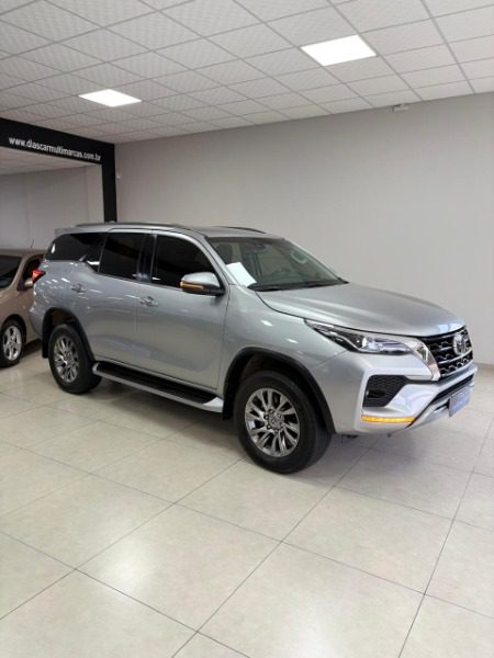 
Toyota Hilux SW4 SRX (7 Lugares) 2022 full									