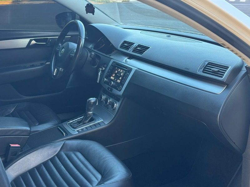 
Volkswagen Passatt 2.0 TSI 2014 full									