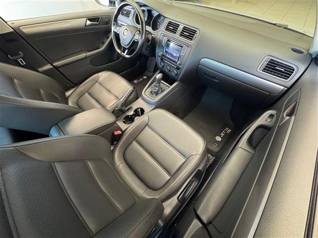 
Volkswagen JETTA Comfortline 2017 full									