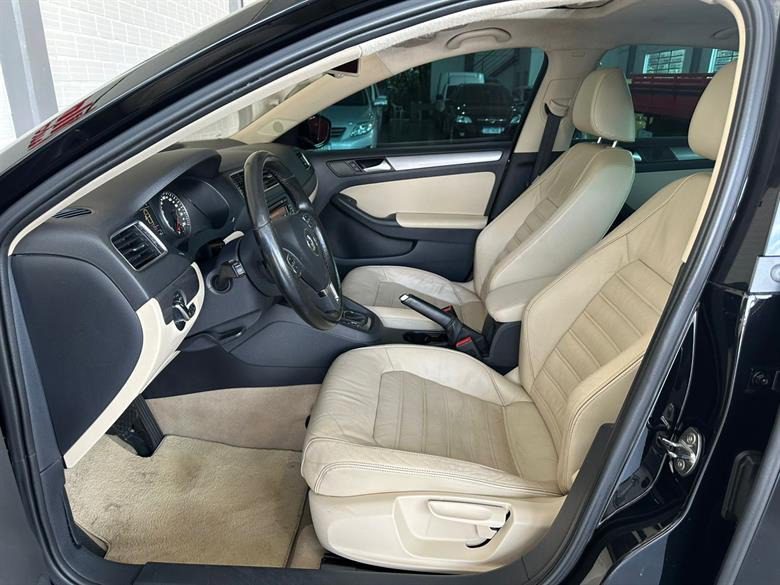 
Volkswagen Jetta Highline TSi 2014 full									