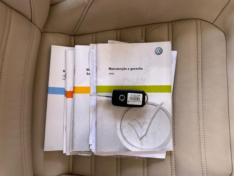 
Volkswagen Jetta Highline TSi 2014 full									