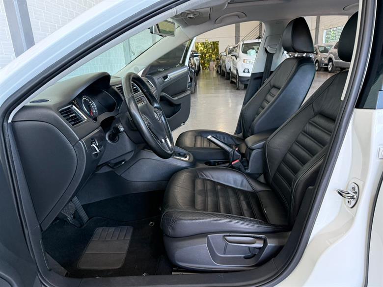 
Volkswagen Jetta Highline 2012 full									