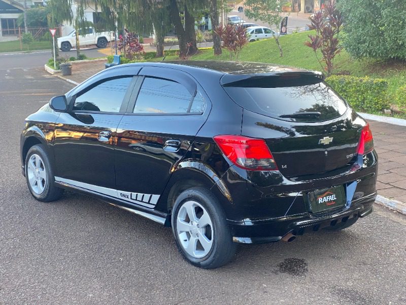 Chevrolet ONIX LT 2013