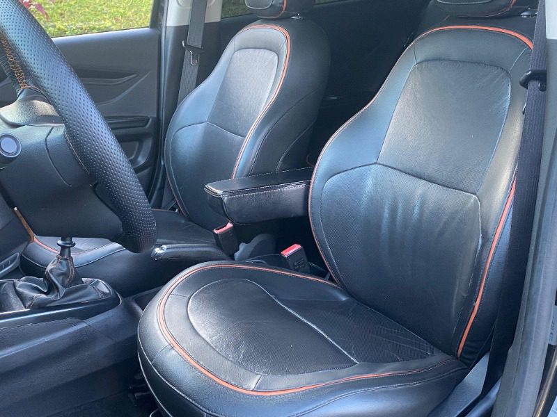 
Chevrolet ONIX LT 2013 full									