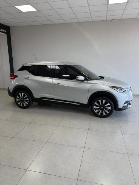 
Nissan Kicks SV 2018 full									