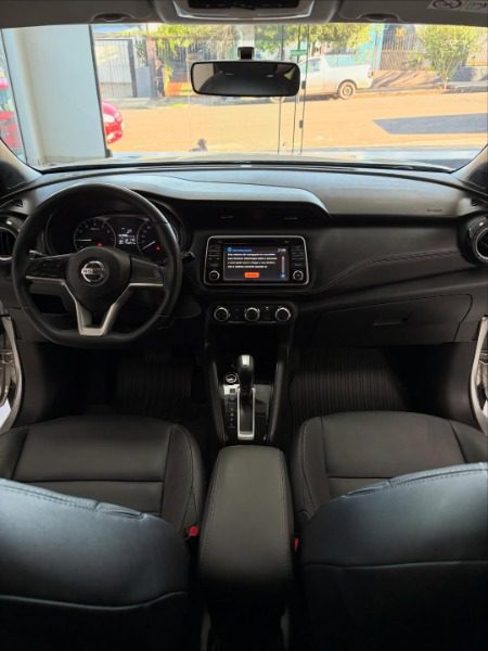 
Nissan Kicks SV 2018 full									