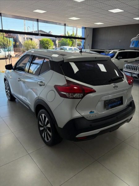 
Nissan Kicks SV 2018 full									