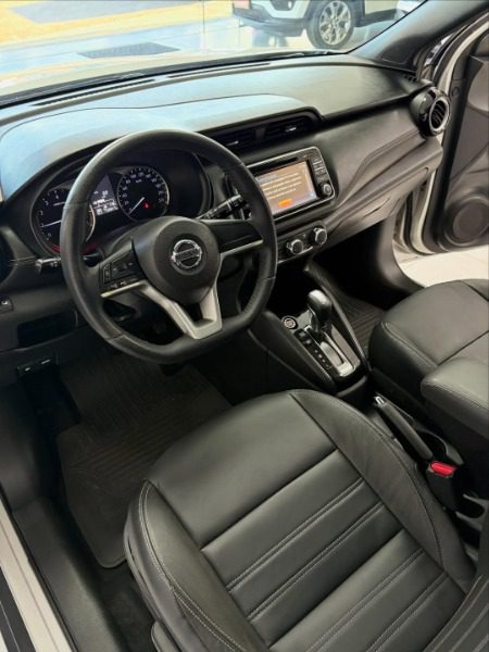 
Nissan Kicks SV 2018 full									