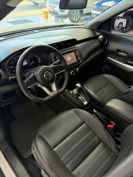 
Nissan Kicks SV 2018 full									