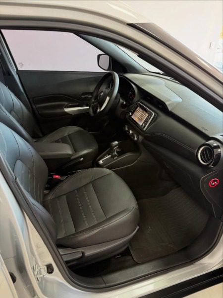 
Nissan Kicks SV 2018 full									