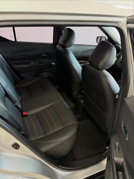 
Nissan Kicks SV 2018 full									