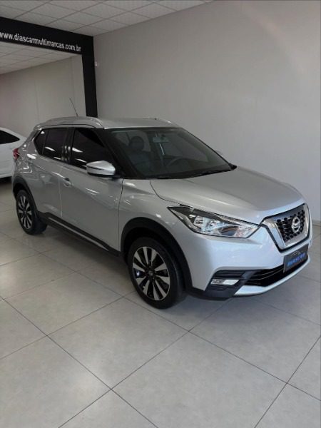 
Nissan Kicks SV 2018 full									