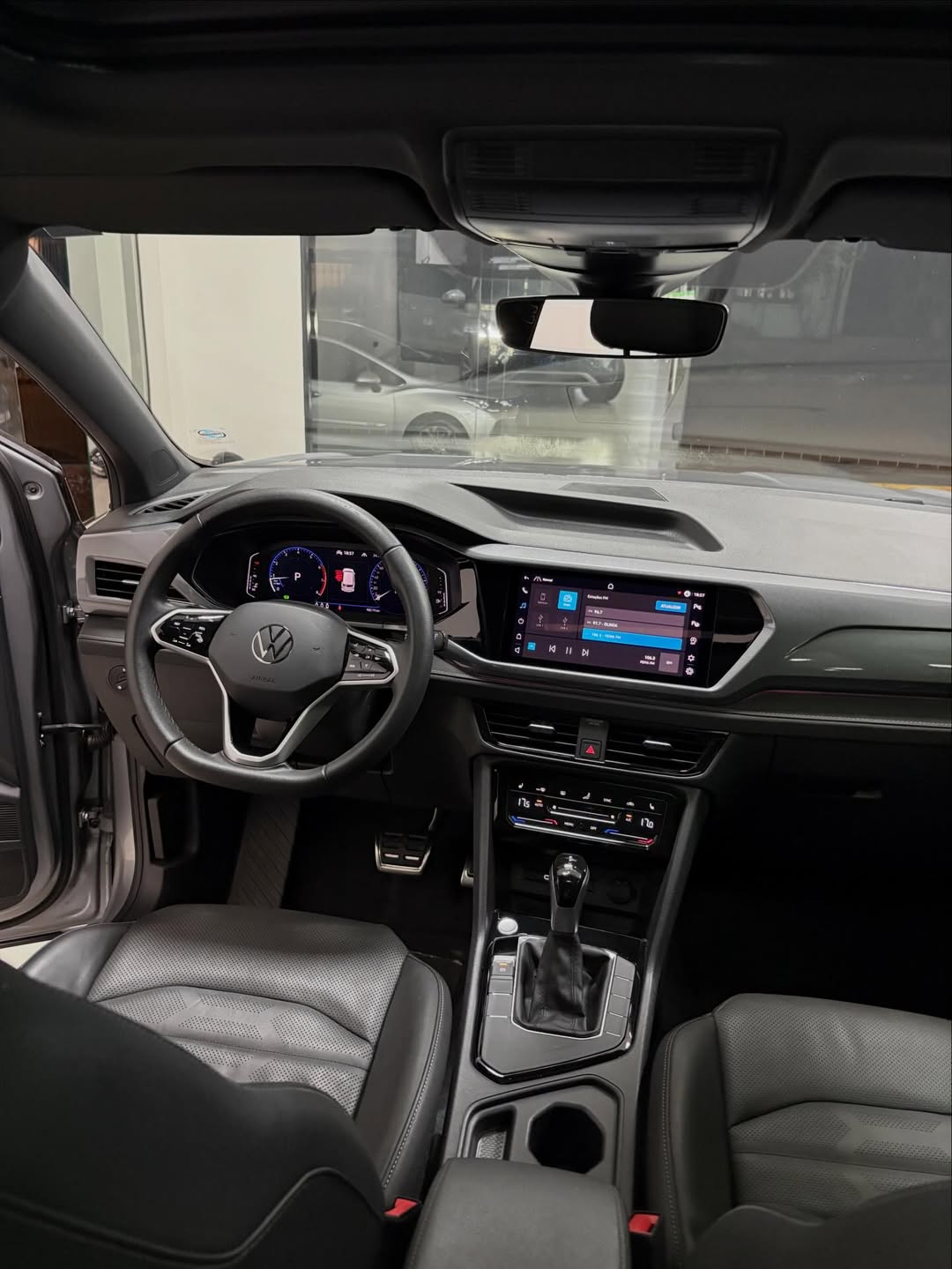 
Volkswagen Taos Highline TSI 2023 full									