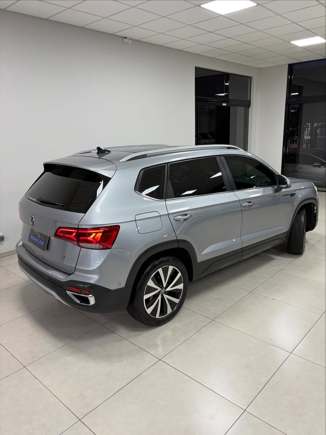 
Volkswagen Taos Highline TSI 2023 full									