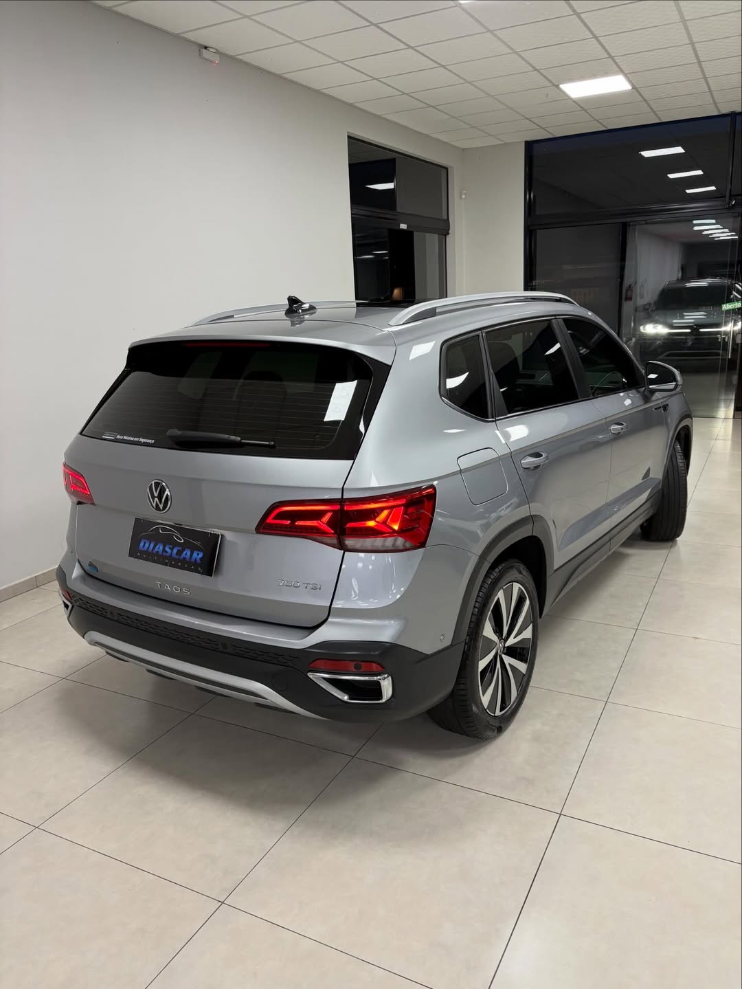 
Volkswagen Taos Highline TSI 2023 full									