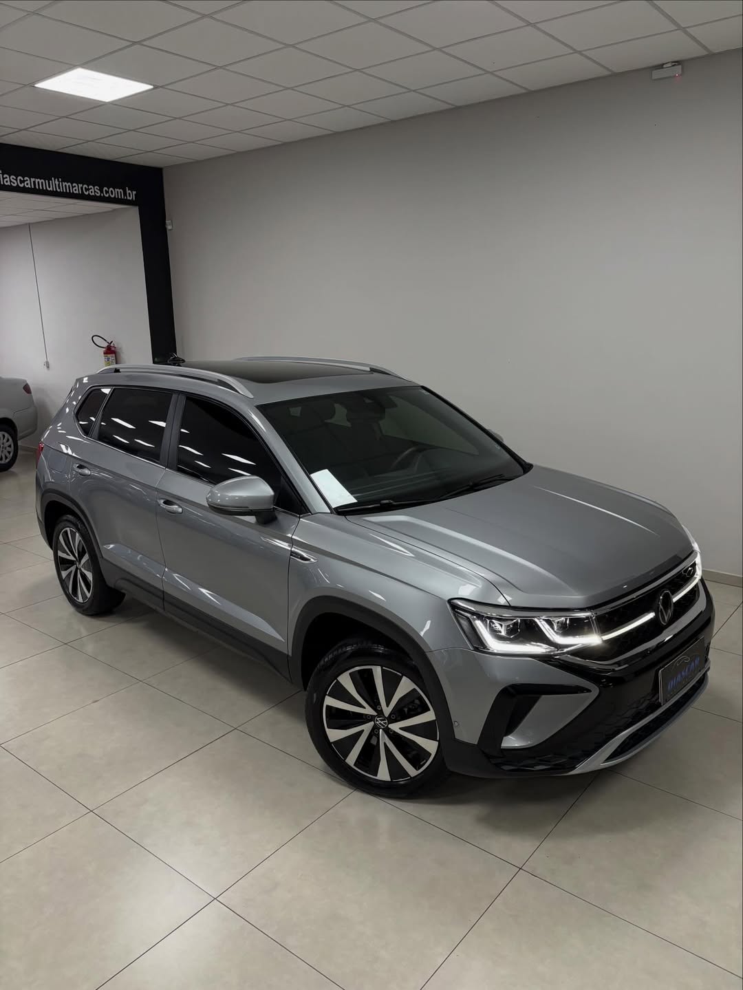 
Volkswagen Taos Highline TSI 2023 full									