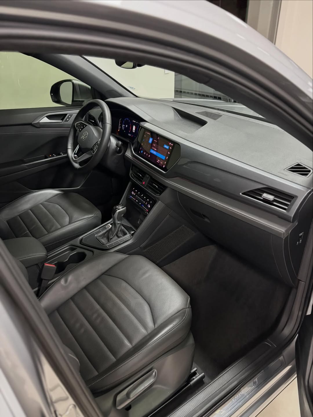 
Volkswagen Taos Highline TSI 2023 full									