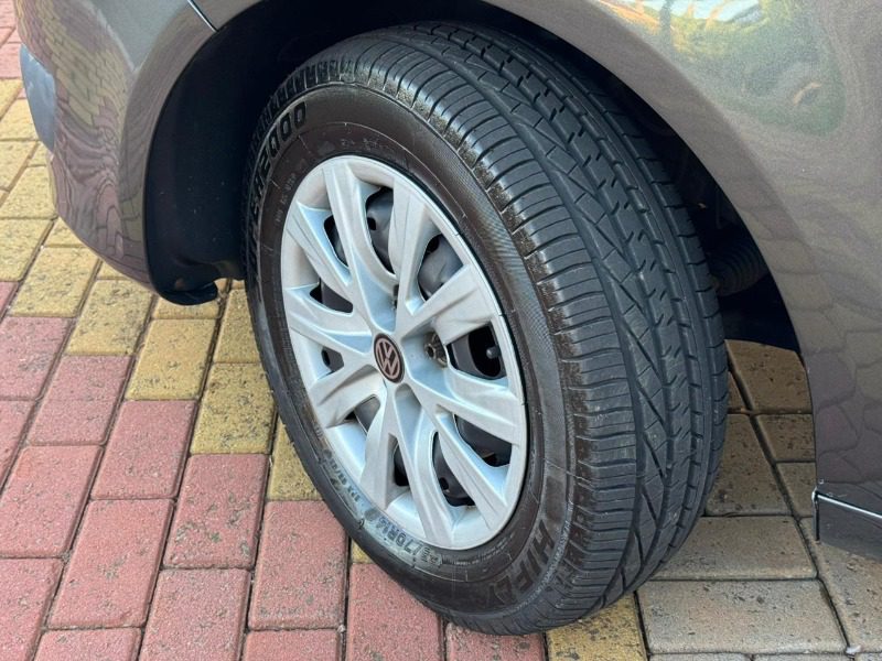 
Volkswagen Fox Bluemotion 2014 full									