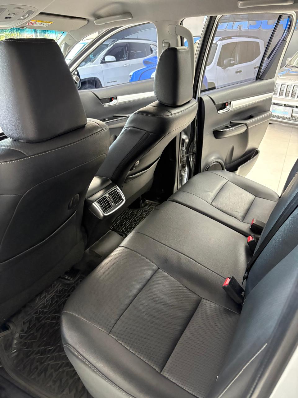 
Toyota Hilux SRX Limited 2023 full									