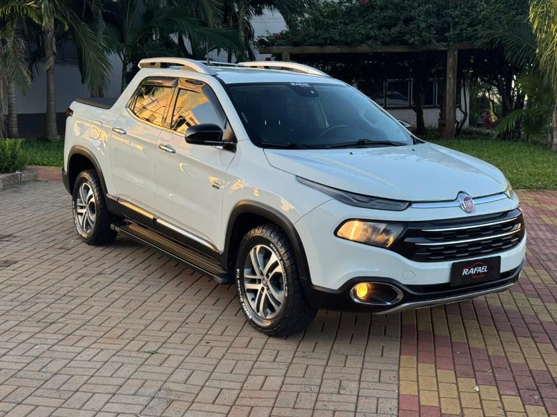 
Fiat TORO VOLCANO 2017 full									