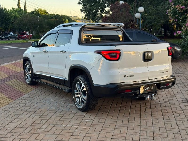 
Fiat TORO VOLCANO 2017 full									