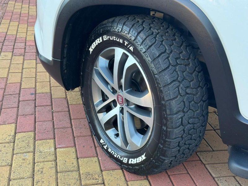 
Fiat TORO VOLCANO 2017 full									