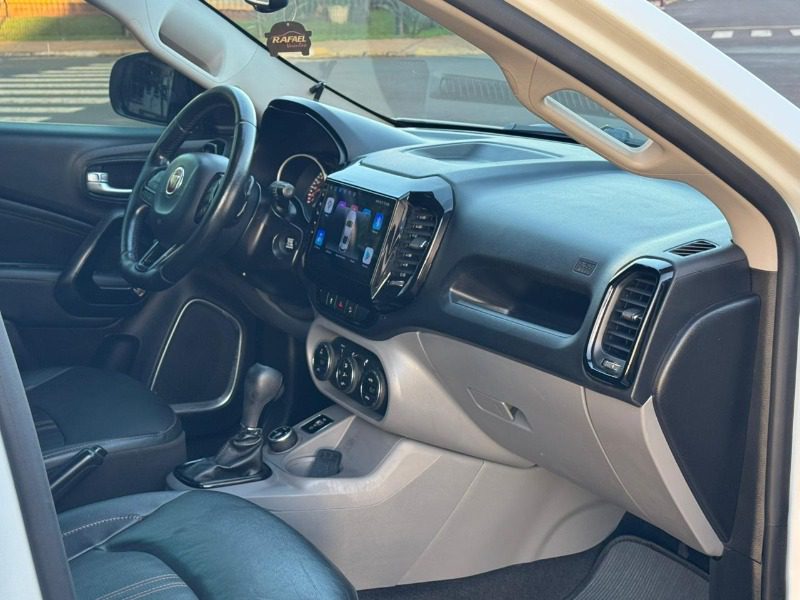
Fiat TORO VOLCANO 2017 full									