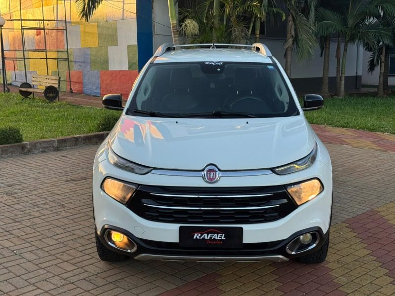
Fiat TORO VOLCANO 2017 full									