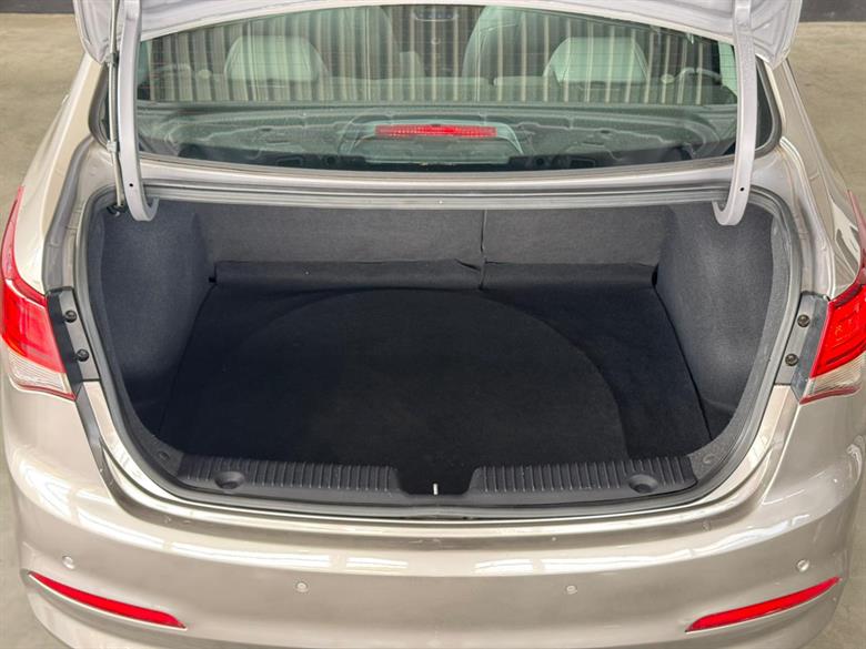 
Hyundai HB20 Premium 2017 full									