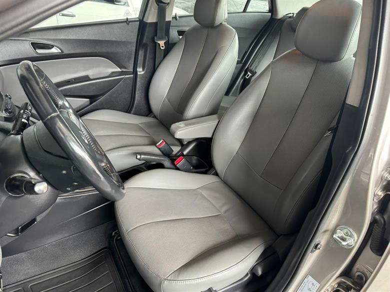 
Hyundai HB20 Premium 2017 full									