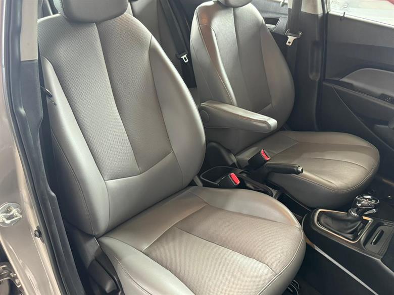 
Hyundai HB20 Premium 2017 full									