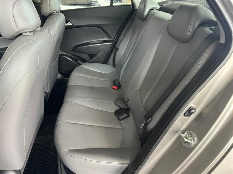 
Hyundai HB20 Premium 2017 full									