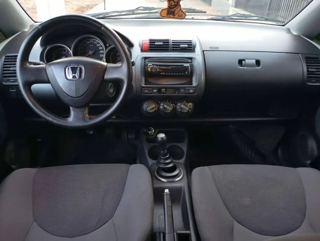 
Honda Fit LXL 2004 full									