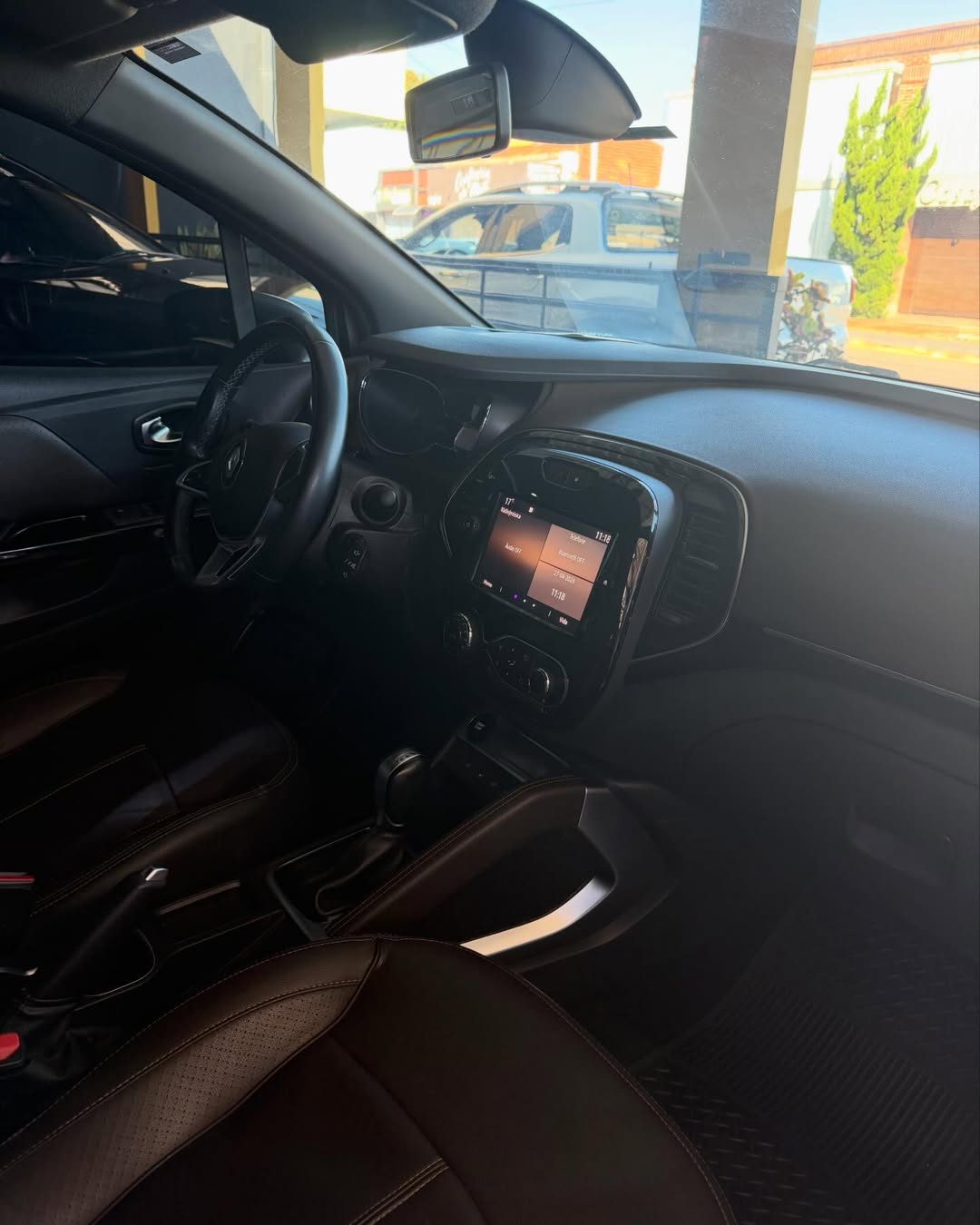 
RENAULT CAPTUR ICONIC 2022 full									
