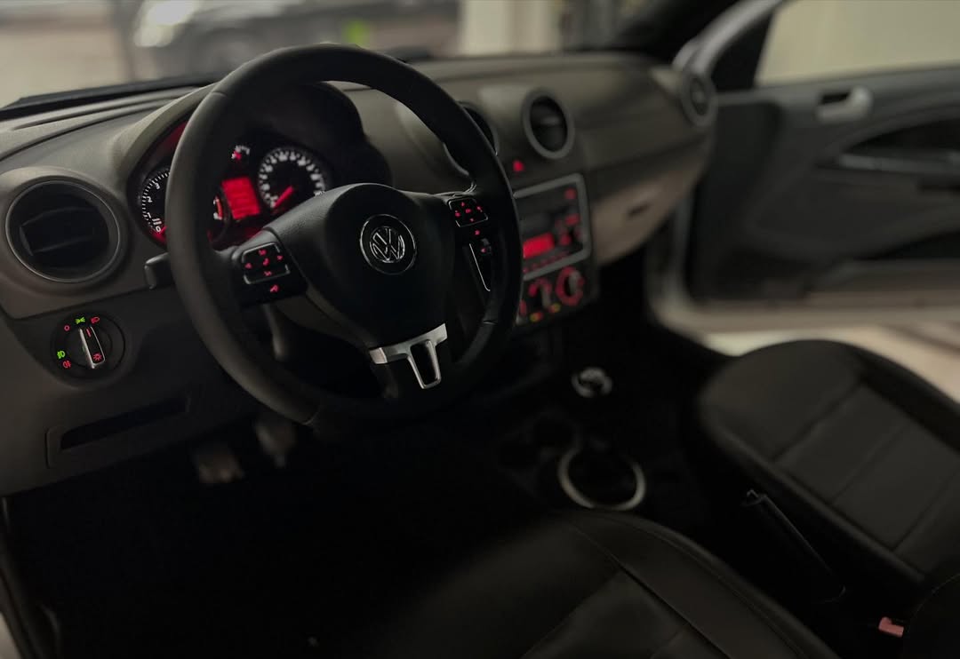 
Volkswagen Saveiro Cross 2014 full									