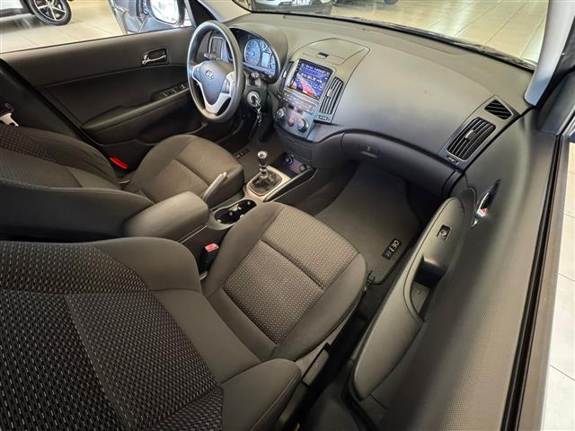 
Hyundai I30 2011 full									