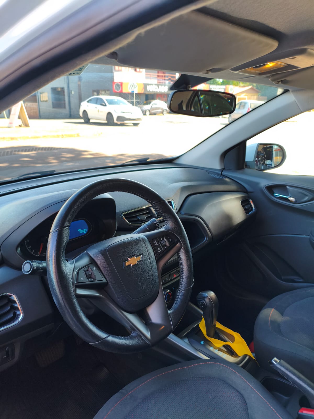 
Chevrolet Onix LTZ 2015 full									