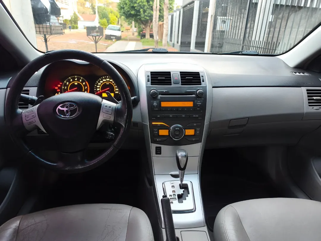 
Toyota Corolla XEI 2013 full									