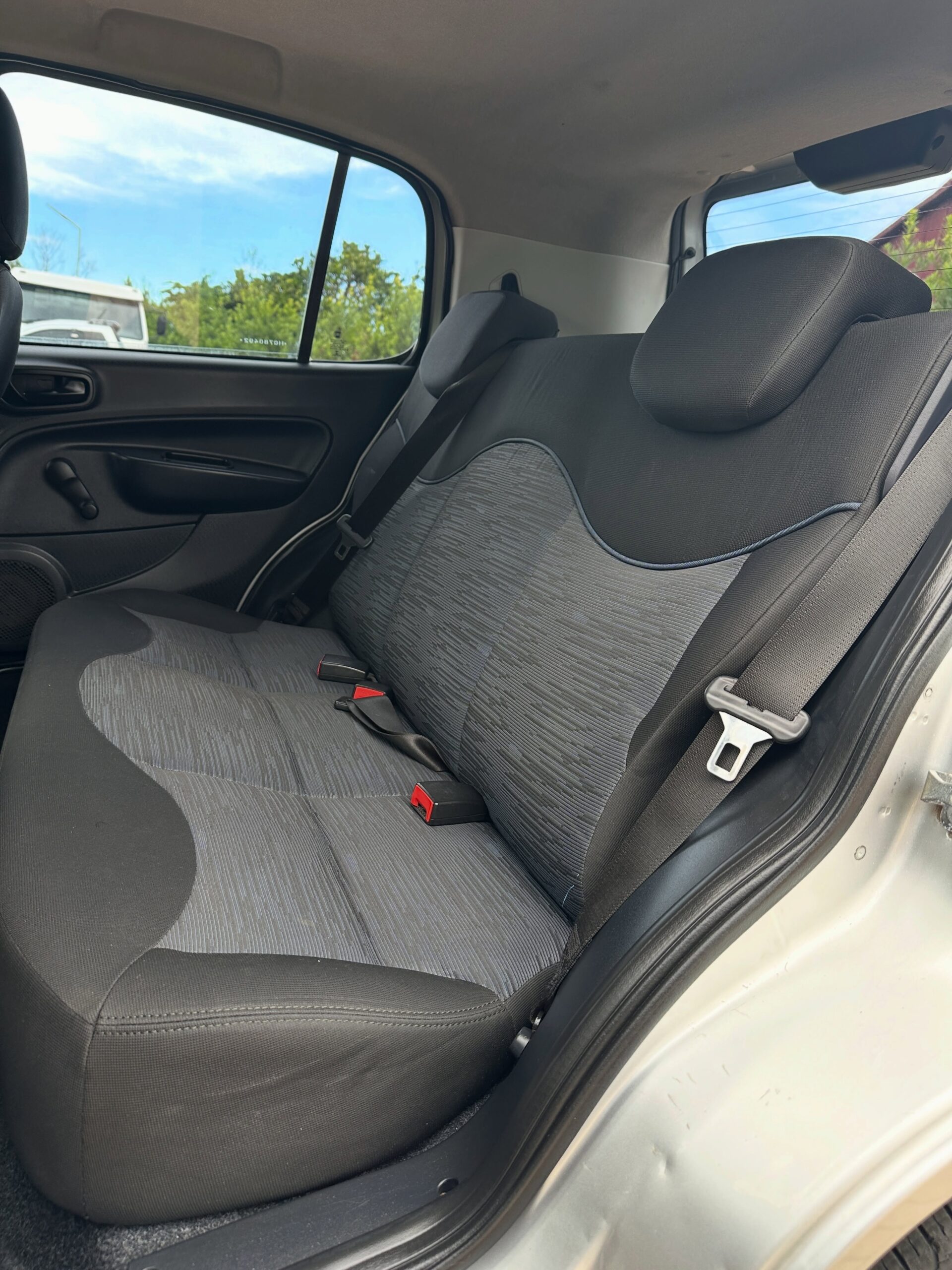 
FIAT UNO ATTRACTIVE 2017 full									