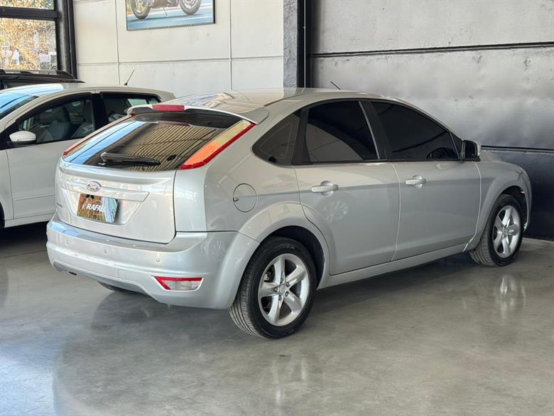 
Ford Focus Hatch 2011 full									