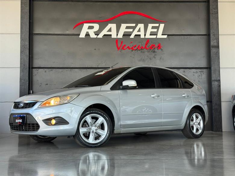 
Ford Focus Hatch 2011 full									