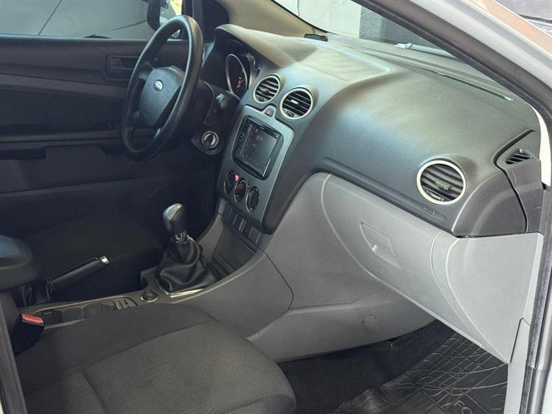 
Ford Focus Hatch 2011 full									