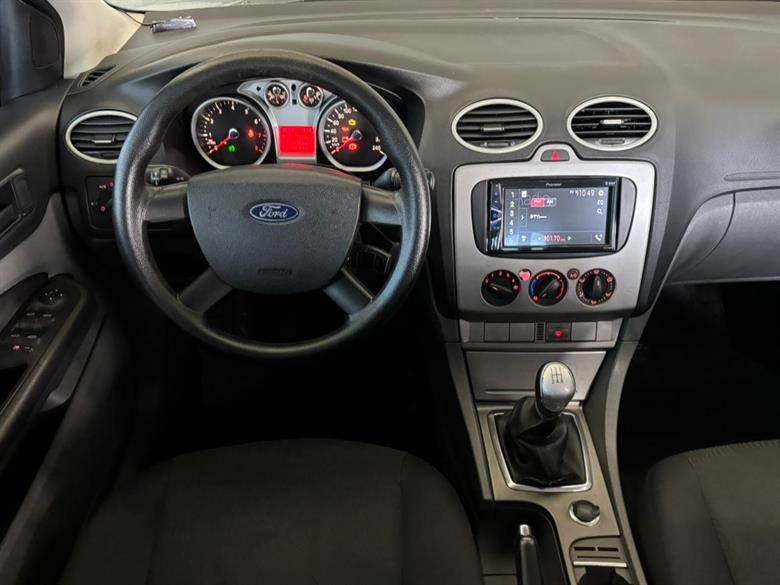 
Ford Focus Hatch 2011 full									