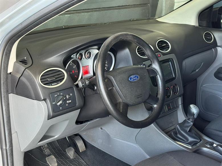 
Ford Focus Hatch 2011 full									