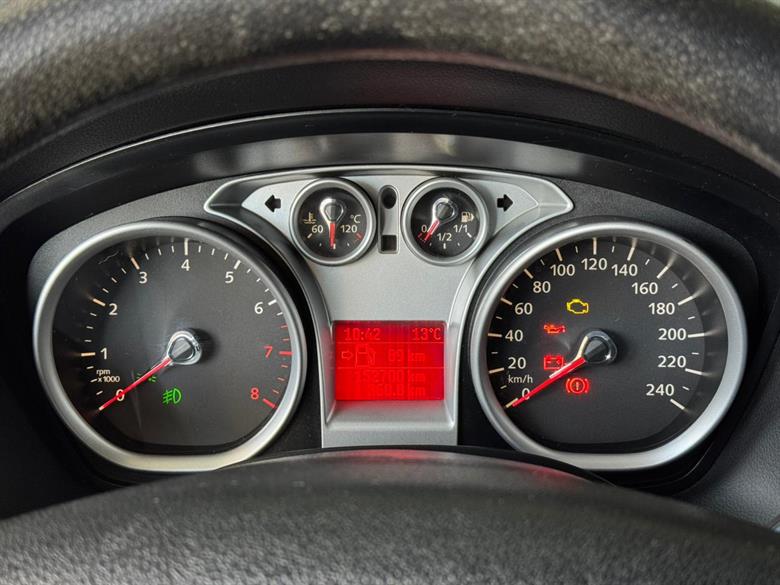 
Ford Focus Hatch 2011 full									