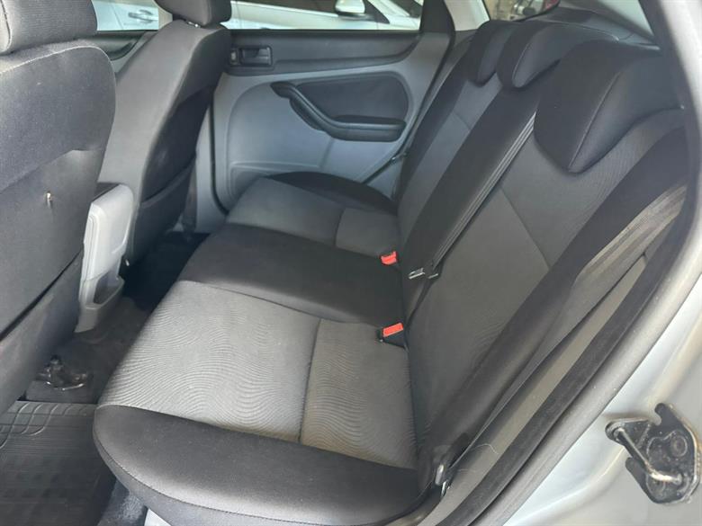 
Ford Focus Hatch 2011 full									